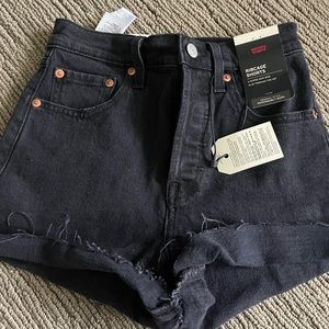 NEW WITH TAGS ribcage levi’s jean shorts
